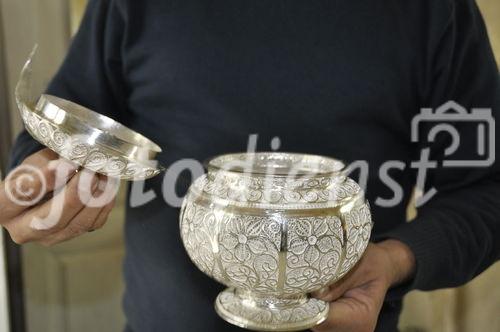 Die tunesischen Silberschmide sind begnadete Kunsthandwerker, die Preziosen herstellen, welche die Touristen gerne als Souvier mit nach Hause nehmen.