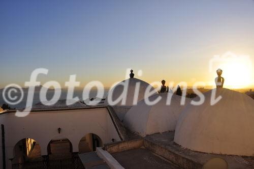 Von der Moschee im Ferienort Sidi Bou Siad hat man einen prächtigen Panoramablick über den Golf von Tunis