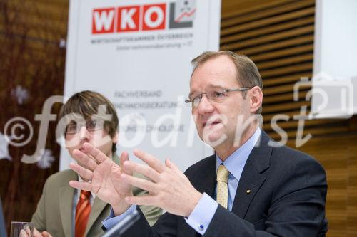 (c) fotodienst / Anna Rauchenberger - Wien, am 02.12.2009 - Heute wurde in der Wirtschaftskammer Wien die neue Karmasin - Studie 'Erfolgsstrategien österreichischer Unternehmen aus der Krise' präsentiert. Die Studie soll als Wegweiser für wirtschaftlich schwierige Momente dienen. Die Wirtschaftskammer Wien bietet mit 'Fit 2010'  Wiener KMUs ein konzentriertes Maßnahmenbündel zum Durchstarten. FOTO: Alfred Harl, CMC, Obmann Fachverband Unternehmensberatung und Informationstechnologie (UBIT)