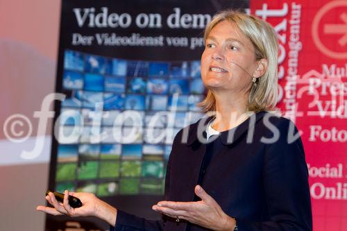 (c) fotodienst/Anna Rauchenberger - Zürich, Schweiz, am 28.09.2011 -  Die 'Social Media Convention 2011' tourt durch Europa und macht Station im Schweizer Zürich. Hier wird präsentiert, wie die Soziale Netzwerke richtig genutzt werden und worauf man achten muss. FOTO: Monica Glisenti, Migros Genossenschafts - Bund