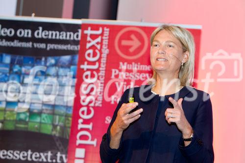 (c) fotodienst/Anna Rauchenberger - Zürich, Schweiz, am 28.09.2011 -  Die 'Social Media Convention 2011' tourt durch Europa und macht Station im Schweizer Zürich. Hier wird präsentiert, wie die Soziale Netzwerke richtig genutzt werden und worauf man achten muss. FOTO: Monica Glisenti, Migros Genossenschafts - Bund