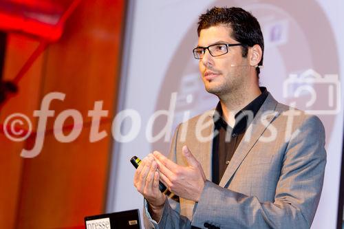 (c) fotodienst/Anna Rauchenberger - Zürich, Schweiz, am 28.09.2011 -  Die 'Social Media Convention 2011' tourt durch Europa und macht Station im Schweizer Zürich. Hier wird präsentiert, wie die Soziale Netzwerke richtig genutzt werden und worauf man achten muss. FOTO: Patrick Moeschler, Swisscom AG