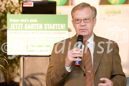 (c) fotodienst / Anna Rauchenberger - Wien, am 28.11.2009 - Heute öffnete die sechste Wiener Kleingartenmesse in der Stadthalle ihre Pforten. Präsentiert wurden Produkte, Ideen und Systeme rund um das Thema Bauen, Wohnen und Freizeit im Kleingarten. Weiters konnten Fachvorträge zu Gartengestaltung, Nachbarschaftsrecht, Förderungen und Sicherheit besucht werden. FOTO: Präsident Ing. Wilhelm Wohatschek, Präsident Zentralverband der Kleingärtner und Siedler Österreichs