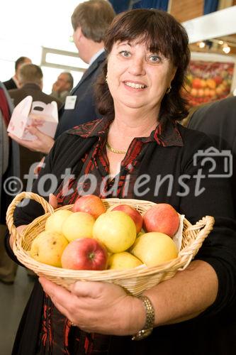 (c) fotodienst / Anna Rauchenberger - Wien, am 28.11.2009 - Heute öffnete die sechste Wiener Kleingartenmesse in der Stadthalle ihre Pforten. Präsentiert wurden Produkte, Ideen und Systeme rund um das Thema Bauen, Wohnen und Freizeit im Kleingarten. Weiters konnten Fachvorträge zu Gartengestaltung, Nachbarschaftsrecht, Förderungen und Sicherheit besucht werden.