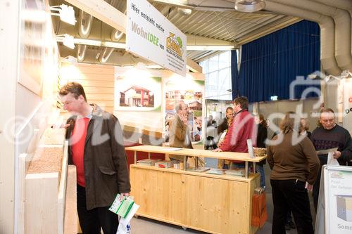 (c) fotodienst / Anna Rauchenberger - Wien, am 28.11.2009 - Heute öffnete die sechste Wiener Kleingartenmesse in der Stadthalle ihre Pforten. Präsentiert wurden Produkte, Ideen und Systeme rund um das Thema Bauen, Wohnen und Freizeit im Kleingarten. Weiters konnten Fachvorträge zu Gartengestaltung, Nachbarschaftsrecht, Förderungen und Sicherheit besucht werden.