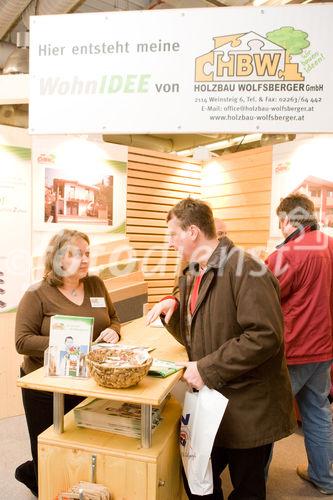 (c) fotodienst / Anna Rauchenberger - Wien, am 28.11.2009 - Heute öffnete die sechste Wiener Kleingartenmesse in der Stadthalle ihre Pforten. Präsentiert wurden Produkte, Ideen und Systeme rund um das Thema Bauen, Wohnen und Freizeit im Kleingarten. Weiters konnten Fachvorträge zu Gartengestaltung, Nachbarschaftsrecht, Förderungen und Sicherheit besucht werden.