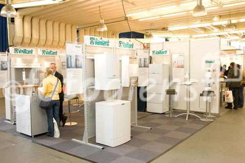 (c) fotodienst / Anna Rauchenberger - Wien, am 28.11.2009 - Heute öffnete die sechste Wiener Kleingartenmesse in der Stadthalle ihre Pforten. Präsentiert wurden Produkte, Ideen und Systeme rund um das Thema Bauen, Wohnen und Freizeit im Kleingarten. Weiters konnten Fachvorträge zu Gartengestaltung, Nachbarschaftsrecht, Förderungen und Sicherheit besucht werden.