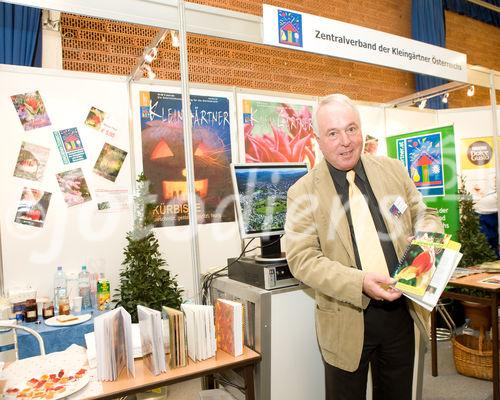 (c) fotodienst / Anna Rauchenberger - Wien, am 28.11.2009 - Heute öffnete die sechste Wiener Kleingartenmesse in der Stadthalle ihre Pforten. Präsentiert wurden Produkte, Ideen und Systeme rund um das Thema Bauen, Wohnen und Freizeit im Kleingarten. Weiters konnten Fachvorträge zu Gartengestaltung, Nachbarschaftsrecht, Förderungen und Sicherheit besucht werden.