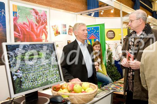 (c) fotodienst / Anna Rauchenberger - Wien, am 28.11.2009 - Heute öffnete die sechste Wiener Kleingartenmesse in der Stadthalle ihre Pforten. Präsentiert wurden Produkte, Ideen und Systeme rund um das Thema Bauen, Wohnen und Freizeit im Kleingarten. Weiters konnten Fachvorträge zu Gartengestaltung, Nachbarschaftsrecht, Förderungen und Sicherheit besucht werden.