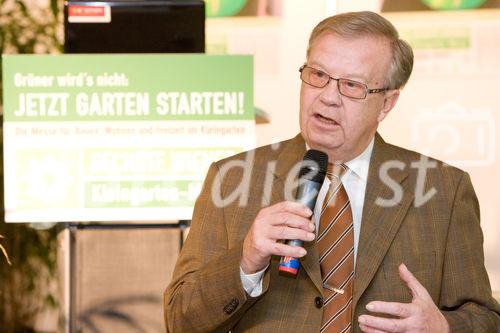 (c) fotodienst / Anna Rauchenberger - Wien, am 28.11.2009 - Heute öffnete die sechste Wiener Kleingartenmesse in der Stadthalle ihre Pforten. Präsentiert wurden Produkte, Ideen und Systeme rund um das Thema Bauen, Wohnen und Freizeit im Kleingarten. Weiters konnten Fachvorträge zu Gartengestaltung, Nachbarschaftsrecht, Förderungen und Sicherheit besucht werden. FOTO: Präsident Ing. Wilhelm Wohatschek, Präsident Zentralverband der Kleingärtner und Siedler Österreichs