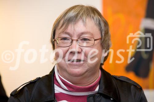 (c) fotodienst / Anna Rauchenberger - Wien, am 25.11.2009 - 'The Culinary World of Vienna International Hotels & Resorts' heißt der soeben im Eigenverlag erschienene kulinarische Bildband in der zweiten Auflage der Hotelgruppe Vienna International. Wie eine Reise durch Europa lesen sich die 108 Rezepte, die auf 384 Seiten und darüber hinaus noch in sechs Sprachen präsentiert werden. FOTO: Dr. Christa Hanten, Wein- und Gourmetjournalistin