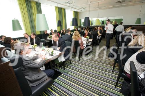 (c) fotodienst / Anna Rauchenberger - Wien, am 25.11.2009 - 'The Culinary World of Vienna International Hotels & Resorts' heißt der soeben im Eigenverlag erschienene kulinarische Bildband in der zweiten Auflage der Hotelgruppe Vienna International. Wie eine Reise durch Europa lesen sich die 108 Rezepte, die auf 384 Seiten und darüber hinaus noch in sechs Sprachen präsentiert werden.