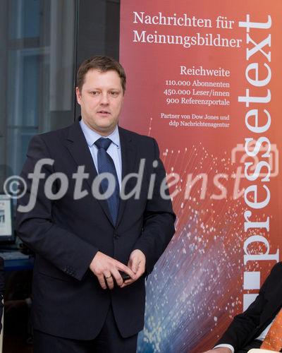 (c) fotodienst / Anna Rauchenberger - Wien, am 23.11.2009 - Gemeinsam mit Dow Jones lud die Nachrichtenagentur pressetext Investor Relations Profis heute, Montag, zur Präsentation ihres neuen Adhoc-Dienstes. Börsenotierte Unternehmen und Emittenten können seit kurzem Pflichtmitteilungen über pressetext.adhoc verschicken und das völlig kostenfrei. FOTO: Michael Tallai von Dow Jones Newswires aus Frankfurt