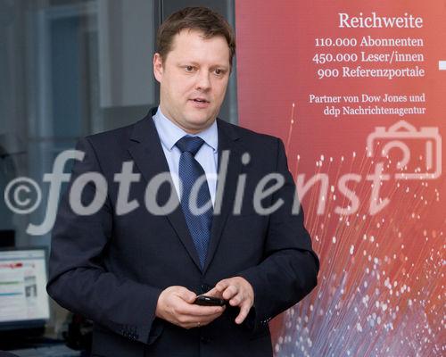 (c) fotodienst / Anna Rauchenberger - Wien, am 23.11.2009 - Gemeinsam mit Dow Jones lud die Nachrichtenagentur pressetext Investor Relations Profis heute, Montag, zur Präsentation ihres neuen Adhoc-Dienstes. Börsenotierte Unternehmen und Emittenten können seit kurzem Pflichtmitteilungen über pressetext.adhoc verschicken und das völlig kostenfrei. FOTO: Michael Tallai von Dow Jones Newswires aus Frankfurt