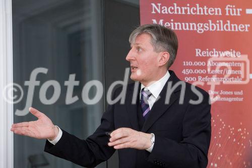 (c) fotodienst / Anna Rauchenberger - Wien, am 23.11.2009 - Gemeinsam mit Dow Jones lud die Nachrichtenagentur pressetext Investor Relations Profis heute, Montag, zur Präsentation ihres neuen Adhoc-Dienstes. Börsenotierte Unternehmen und Emittenten können seit kurzem Pflichtmitteilungen über pressetext.adhoc verschicken und das völlig kostenfrei. FOTO: Dr. Franz Temmel, GF pressetext Nachrichtenagentur