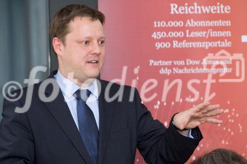 (c) fotodienst / Anna Rauchenberger - Wien, am 23.11.2009 - Gemeinsam mit Dow Jones lud die Nachrichtenagentur pressetext Investor Relations Profis heute, Montag, zur Präsentation ihres neuen Adhoc-Dienstes. Börsenotierte Unternehmen und Emittenten können seit kurzem Pflichtmitteilungen über pressetext.adhoc verschicken und das völlig kostenfrei. FOTO: Michael Tallai von Dow Jones Newswires aus Frankfurt