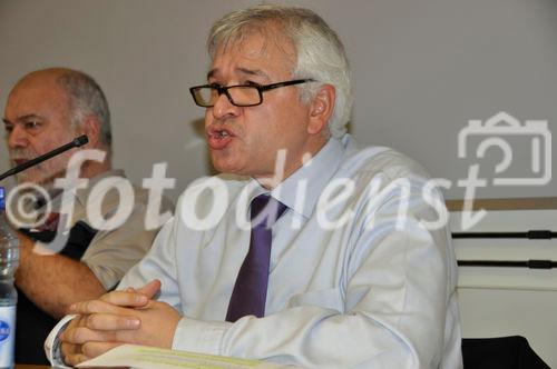 Taneb Hatiglobu Präsident der Vereinigung der Islamischen Organisation in Zürich, Referat; referierte; Referent; Minarett-Verbots-Initiative; Volksabstimmung; Religionsfrieden; Völkerrecht; Muslims, Universität Zürich, Podiumsdiskussion,