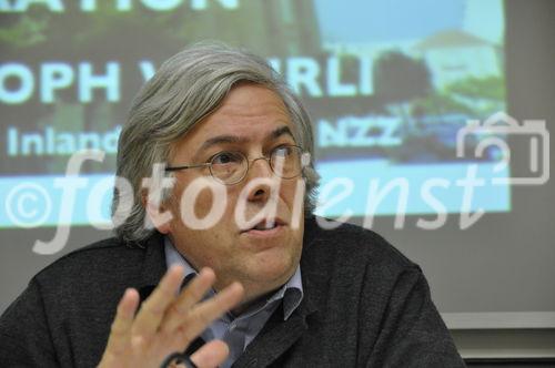 Uni Zürich - Das Interesse der muslimischen Gemeinschaft an der Uni-Podiumsveranstaltung über die Minarettverbots-Initiative war groß. 
Das Initiativkommitee vertraten Alt-Nationalrat Christian Waber und
SVP-Politiker Aydin Elitok.  Die Argumente der Gegner der verfassungs-
und völkerrechtswidrigen Volksabstimmung fassten der Nationalrat und
Europa-Delegierte Andreas Gross sowie der Staats- und Europarechtler
Professor Tobias Jaag zusammen.  Die Islamischen Gemeinschaft
wurde durch Taneb Hatiglobu und Edward Badeen vertreten. Die Moderation hatte NZZ-Redaktor Christoph Weber inne.
