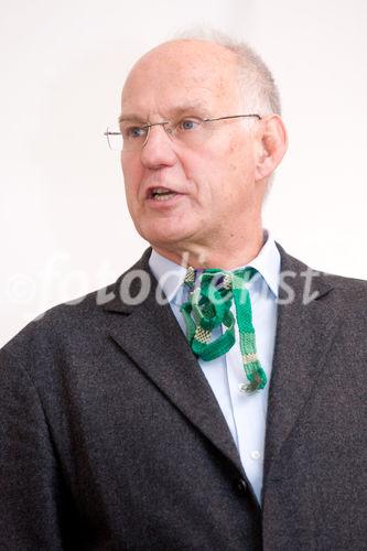 (c) fotodienst / Anna Rauchenberger - Wien, am 14.11.2009 - Der 30. Österreichische Controllertag fand vom 13. bis 14.November im Tagungszentrum des Schlosses Schönbrunn statt und stand diesmal unter dem Motto 'Der Weg aufwärts - Financial Leadership'. Damit wollte das Österreichische Controller-Institut einen bewussten Akzent gegen Kleinmut und Zukunftsangst, ausgelöst durch die Finanz-Krise, setzen. FOTO: Prof. Dr. phil. Dr. es h.c. Otfried Höffe, Lehrstuhlinhaber Philosophie, Universität Tübingen