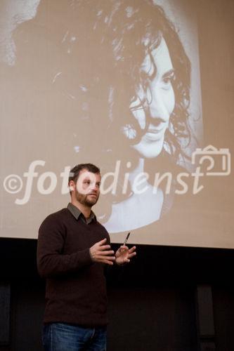 (C) annarauchenberger.com /Anna Rauchenberger -  Wien, am 29.10.2009 - Vortrag: Geschichte des Portraits in der Fotografie. Stephan Doleschal, freischaffender Fotograf und Lehrbeauftragter an der Fotoschule Wien, zeichnet die Geschichte des Portraits in der Fotografie anhand exemplarischer Beispiele nach.