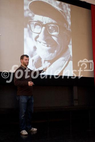 (C) annarauchenberger.com /Anna Rauchenberger -  Wien, am 29.10.2009 - Vortrag: Geschichte des Portraits in der Fotografie. Stephan Doleschal, freischaffender Fotograf und Lehrbeauftragter an der Fotoschule Wien, zeichnet die Geschichte des Portraits in der Fotografie anhand exemplarischer Beispiele nach.