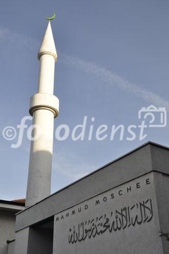 Die Mahmud-Moschee in Zürich der Ahmadiyyn Bewegung ist eine der Moscheen in der Schweiz mit einem Minarett, das bis anhin keinen störte.