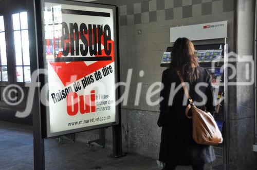 Kommunal zensurierte Anti-Minarett-Plakate im Lausanner Bahnhof heizten die Debatte über die Islamisierung und Balkanisierung der Schweiz noch an.