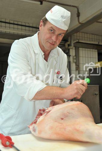 (C)fotodienst/Horst Sommer;In Zeiten von 'Schummelschinken' und Käseimitat stellt man sich zurecht die Frage, was steckt wirklich in den Lebensmitteln die wir täglich essen ? 
Foto: Fleischerei Amon Helmut in der Wienerstrasse, 3350Krems