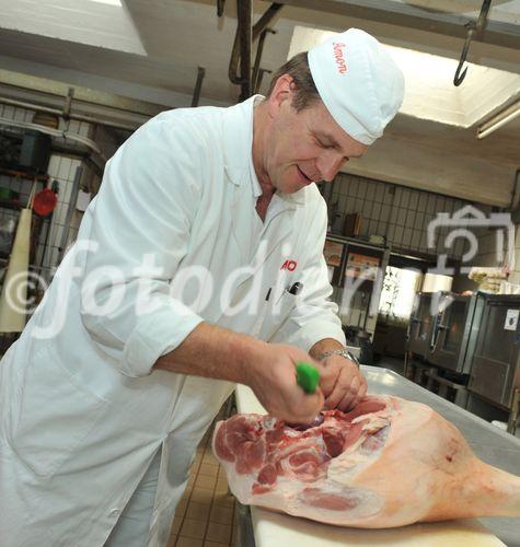 (C)fotodienst/Horst Sommer;In Zeiten von 'Schummelschinken' und Käseimitat stellt man sich zurecht die Frage, was steckt wirklich in den Lebensmitteln die wir täglich essen ? 
Foto: Fleischerei Amon Helmut in der Wienerstrasse, 3350Krems