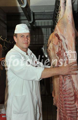 (C)fotodienst/Horst Sommer;In Zeiten von 'Schummelschinken' und Käseimitat stellt man sich zurecht die Frage, was steckt wirklich in den Lebensmitteln die wir täglich essen ? 
Foto: Fleischerei Amon Helmut in der Wienerstrasse, 3350Krems