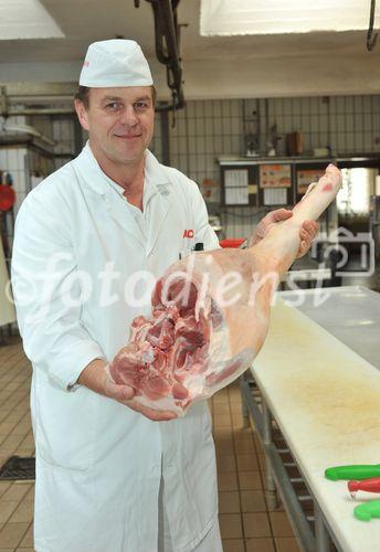 (C)fotodienst/Horst Sommer;In Zeiten von 'Schummelschinken' und Käseimitat stellt man sich zurecht die Frage, was steckt wirklich in den Lebensmitteln die wir täglich essen ? 
Foto: Fleischerei Amon Helmut in der Wienerstrasse, 3350Krems