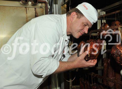 (C)fotodienst/Horst Sommer;In Zeiten von 'Schummelschinken' und Käseimitat stellt man sich zurecht die Frage, was steckt wirklich in den Lebensmitteln die wir täglich essen ? 
Foto: Fleischerei Amon Helmut in der Wienerstrasse, 3350Krems