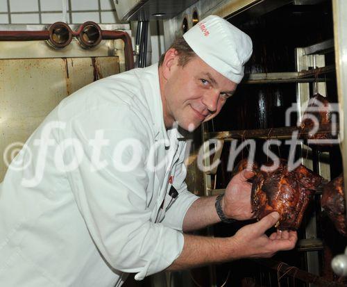 (C)fotodienst/Horst Sommer;In Zeiten von 'Schummelschinken' und Käseimitat stellt man sich zurecht die Frage, was steckt wirklich in den Lebensmitteln die wir täglich essen ? 
Foto: Fleischerei Amon Helmut in der Wienerstrasse, 3350Krems