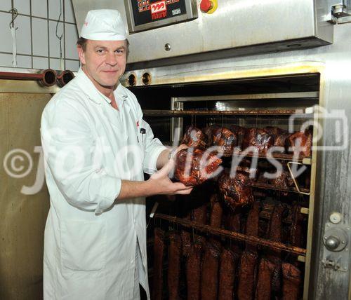 (C)fotodienst/Horst Sommer;In Zeiten von 'Schummelschinken' und Käseimitat stellt man sich zurecht die Frage, was steckt wirklich in den Lebensmitteln die wir täglich essen ? 
Foto: Fleischerei Amon Helmut in der Wienerstrasse, 3350Krems