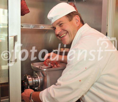 (C)fotodienst/Horst Sommer;In Zeiten von 'Schummelschinken' und Käseimitat stellt man sich zurecht die Frage, was steckt wirklich in den Lebensmitteln die wir täglich essen ? 
Foto: Fleischerei Amon Helmut in der Wienerstrasse, 3350Krems