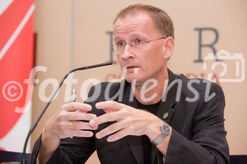 (C) fotodienst/Anna Rauchenberger -  Wien, am 24.09.2009 - Vom Europäischen Centrum für 'Disease Control' wurde 2008 der
'Europäische Antibiotikatag' ins Leben gerufen. ExpertInnen des
Nationalen Österreichischen Referenzzentrums warnen vor Fehlern, informieren über Richtige Verordnung und Einnahme von Antibiotika, neue Antibiotika und akute Resistenzbedrohungen im Alltag. FOTO: OA Dr. Oskar Janata, Donauspital Wien