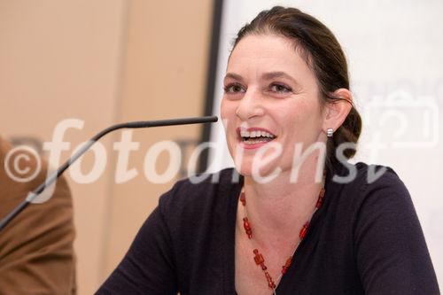 (C) fotodienst/Anna Rauchenberger -  Wien, am 24.09.2009 - Vom Europäischen Centrum für 'Disease Control' wurde 2008 der'Europäische Antibiotikatag' ins Leben gerufen. ExpertInnen desNationalen Österreichischen Referenzzentrums warnen vor Fehlern, informieren über Richtige Verordnung und Einnahme von Antibiotika, neue Antibiotika und akute Resistenzbedrohungen im Alltag. FOTO: Univ. Doz.in Dr.in Petra Apfalter, analyse BioLab GmbH, Linz