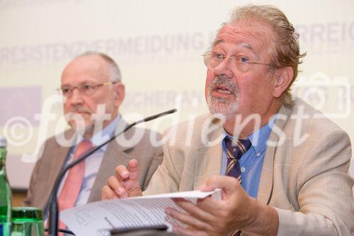 (C) fotodienst/Anna Rauchenberger -  Wien, am 24.09.2009 - Vom Europäischen Centrum für 'Disease Control' wurde 2008 der'Europäische Antibiotikatag' ins Leben gerufen. ExpertInnen desNationalen Österreichischen Referenzzentrums warnen vor Fehlern, informieren über Richtige Verordnung und Einnahme von Antibiotika, neue Antibiotika und akute Resistenzbedrohungen im Alltag. FOTO: GD Prof. Dr. Hubert Hrabcik, BM f. Gesundheit,  Wien