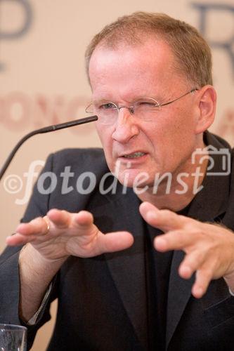 (C) fotodienst/Anna Rauchenberger -  Wien, am 24.09.2009 - Vom Europäischen Centrum für 'Disease Control' wurde 2008 der
'Europäische Antibiotikatag' ins Leben gerufen. ExpertInnen des
Nationalen Österreichischen Referenzzentrums warnen vor Fehlern, informieren über Richtige Verordnung und Einnahme von Antibiotika, neue Antibiotika und akute Resistenzbedrohungen im Alltag. FOTO: OA Dr. Oskar Janata, Donauspital Wien