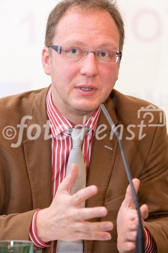 (C) fotodienst/Anna Rauchenberger -  Wien, am 24.09.2009 - Vom Europäischen Centrum für 'Disease Control' wurde 2008 der
'Europäische Antibiotikatag' ins Leben gerufen. ExpertInnen des
Nationalen Österreichischen Referenzzentrums warnen vor Fehlern, informieren über Richtige Verordnung und Einnahme von Antibiotika, neue Antibiotika und akute Resistenzbedrohungen im Alltag.