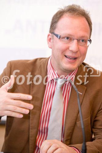 (C) fotodienst/Anna Rauchenberger -  Wien, am 24.09.2009 - Vom Europäischen Centrum für 'Disease Control' wurde 2008 der
'Europäische Antibiotikatag' ins Leben gerufen. ExpertInnen des
Nationalen Österreichischen Referenzzentrums warnen vor Fehlern, informieren über Richtige Verordnung und Einnahme von Antibiotika, neue Antibiotika und akute Resistenzbedrohungen im Alltag.