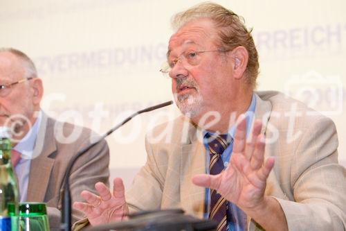 (C) fotodienst/Anna Rauchenberger -  Wien, am 24.09.2009 - Vom Europäischen Centrum für 'Disease Control' wurde 2008 der'Europäische Antibiotikatag' ins Leben gerufen. ExpertInnen desNationalen Österreichischen Referenzzentrums warnen vor Fehlern, informieren über Richtige Verordnung und Einnahme von Antibiotika, neue Antibiotika und akute Resistenzbedrohungen im Alltag. FOTO: GD Prof. Dr. Hubert Hrabcik, BM f. Gesundheit,  Wien