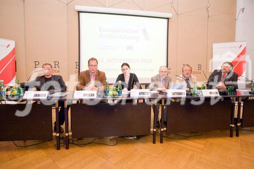 (C) fotodienst/Anna Rauchenberger -  Wien, am 24.09.2009 - Vom Europäischen Centrum für 'Disease Control' wurde 2008 der
'Europäische Antibiotikatag' ins Leben gerufen. ExpertInnen des
Nationalen Österreichischen Referenzzentrums warnen vor Fehlern, informieren über Richtige Verordnung und Einnahme von Antibiotika, neue Antibiotika und akute Resistenzbedrohungen im Alltag.