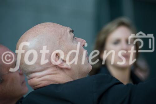 (C)fotodienst/Christopher Ohmeyer
Anlässlich der Dachgleichenfeier am Uniqa Tower sprach Jean Nouvel im Odeon über seine Projekte und bat anschließend im Uniqa-Gebäude zur Pressekonferenz

Fotos: Jean Nouvel
