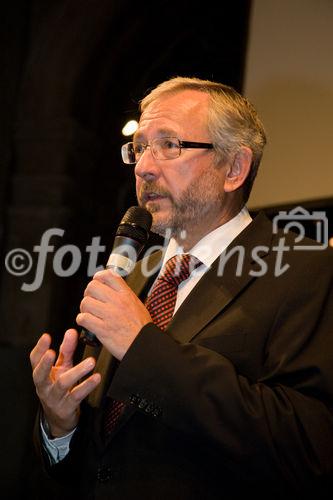 (C)fotodienst/Christopher OhmeyerAnlässlich der Dachgleichenfeier am Uniqa Tower sprach Jean Nouvel im Odeon über seine Projekte und bat anschließend im Uniqa-Gebäude zur PressekonferenzFotos: 