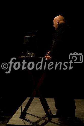 (C)fotodienst/Christopher OhmeyerAnlässlich der Dachgleichenfeier am Uniqa Tower sprach Jean Nouvel im Odeon über seine Projekte und bat anschließend im Uniqa-Gebäude zur PressekonferenzFotos: Jean Nouvel