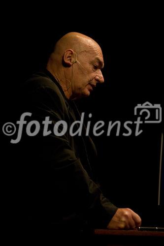 (C)fotodienst/Christopher OhmeyerAnlässlich der Dachgleichenfeier am Uniqa Tower sprach Jean Nouvel im Odeon über seine Projekte und bat anschließend im Uniqa-Gebäude zur PressekonferenzFotos: Jean Nouvel