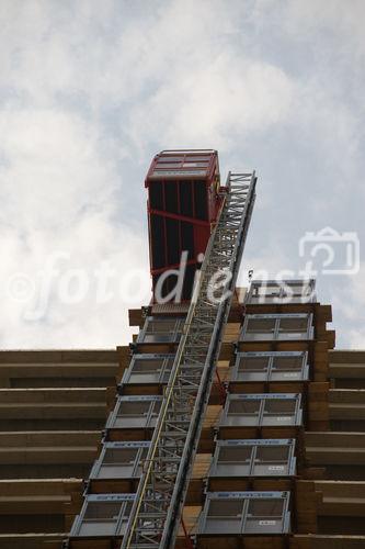 (C)fotodienst/Christopher Ohmeyer
Anlässlich der Dachgleichenfeier am Uniqa Tower sprach Jean Nouvel im Odeon über seine Projekte und bat anschließend im Uniqa-Gebäude zur Pressekonferenz

Fotos: Uniqa Tower
