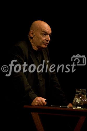 (C)fotodienst/Christopher OhmeyerAnlässlich der Dachgleichenfeier am Uniqa Tower sprach Jean Nouvel im Odeon über seine Projekte und bat anschließend im Uniqa-Gebäude zur PressekonferenzFotos: Jean Nouvel