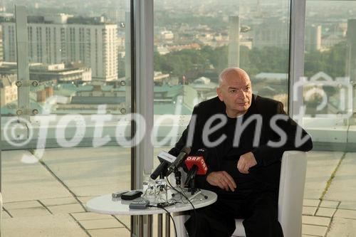 (C)fotodienst/Christopher OhmeyerAnlässlich der Dachgleichenfeier am Uniqa Tower sprach Jean Nouvel im Odeon über seine Projekte und bat anschließend im Uniqa-Gebäude zur PressekonferenzFoto: Jean Nouvel